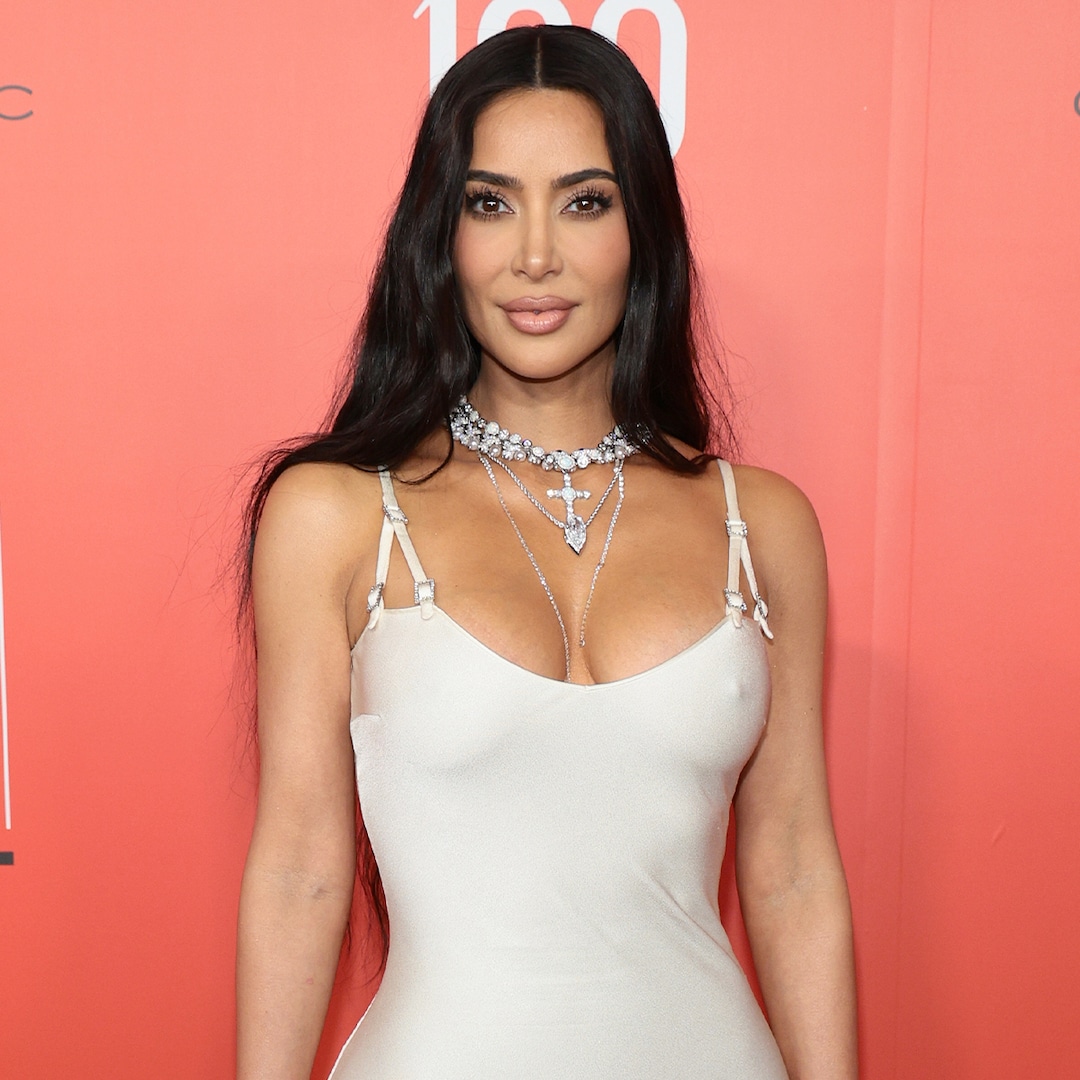 Only Kim Kardashian Could Make Wearing a Graphic Tee and Mom Jeans Look Glam – E! Online